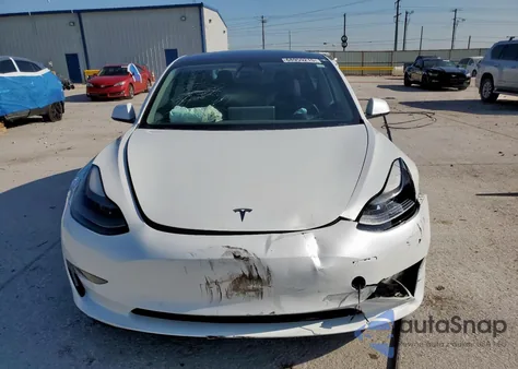 2021 Tesla Model 3 z USA, uszkodzony, nr VIN 5YJ3E1EA1MF064528